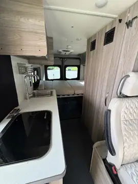 B&W RV rentals in Chantilly, VA
