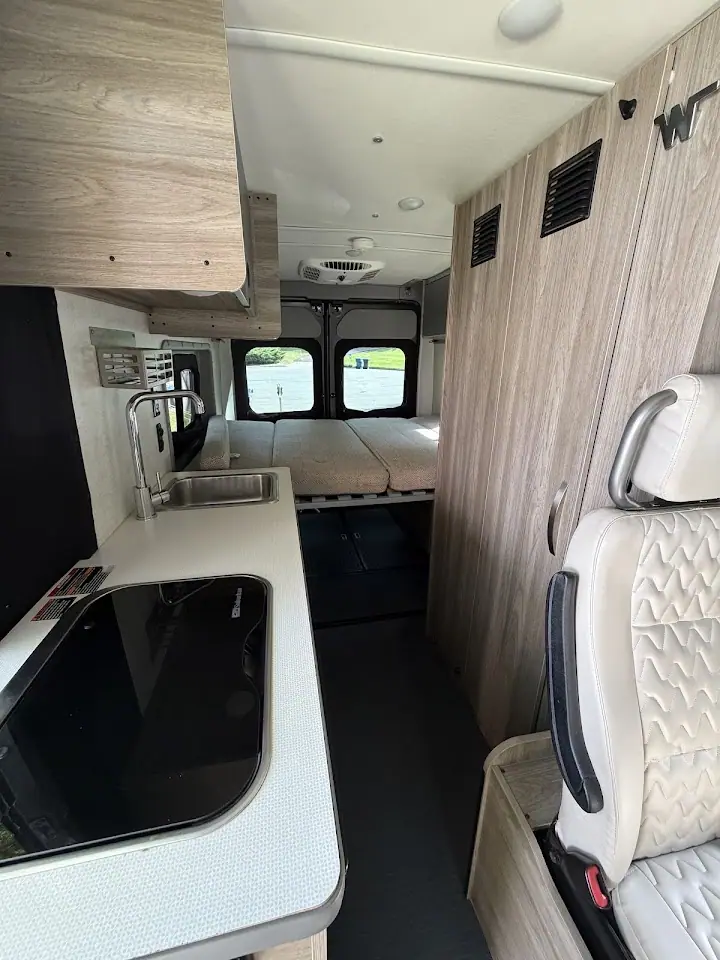 B&W RV rentals, RV repair in Chantilly
