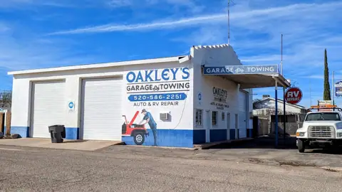 Oakley's Garage & Towing photo 2