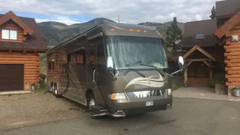 Olstrom Custom Coach photo 2