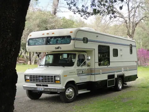 Cascade Custom Coach photo 3