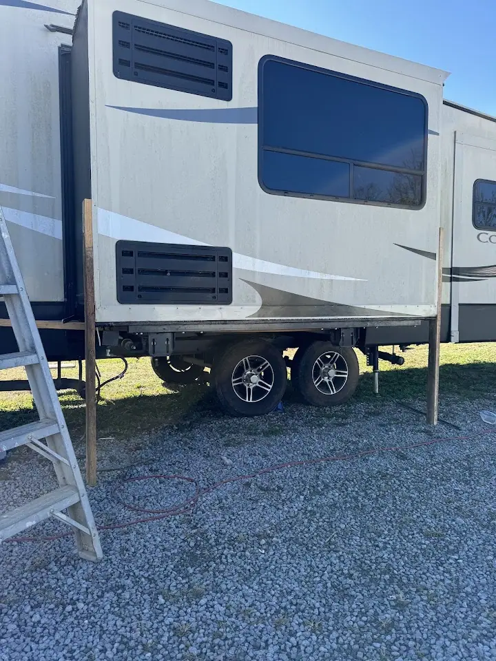 Matthews Rv Repair LlC, RV repair in Scottsville