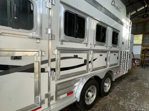Blue Sky Campers & Horse trailers photo 2