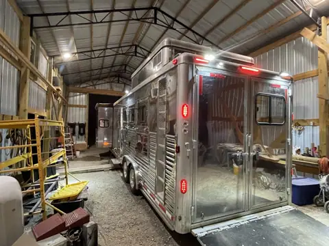 Blue Sky Campers & Horse trailers photo 3
