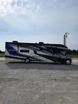 Robbins Auto and RV Sales in Aurora, MO