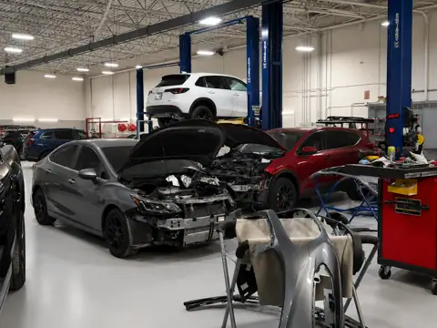 Serra Superior Collision photo 3