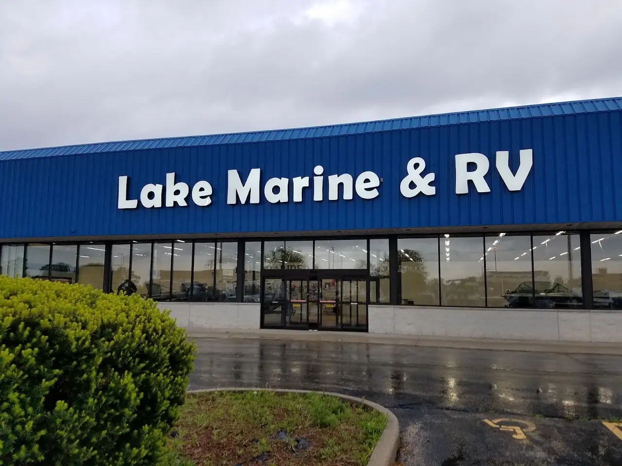 Lake Marine & RV, RV repair in Woodstock