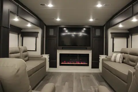 RV's For Less photo 3