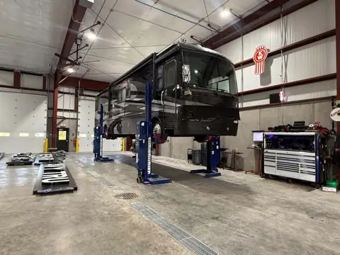 Del's Service Center, Towing and Repair Service. Light and Heavy-duty Services including RV'S. photo 3