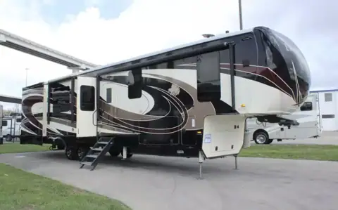 PPL Motor Homes photo 3