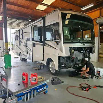 Fifth Gear Automotive Repair - Commercial Truck & RV Repair photo 3