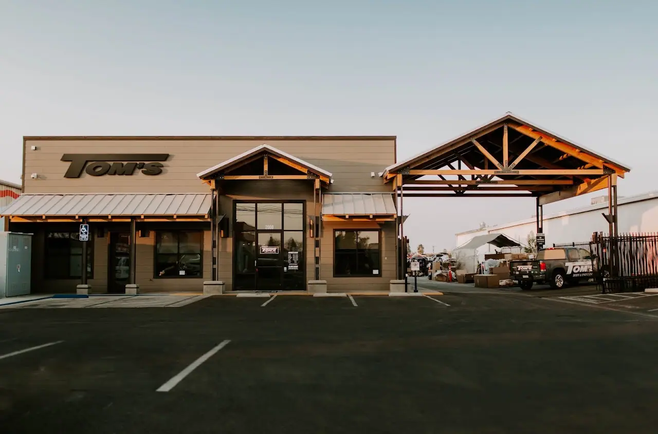 Tom's Body and Paint, Inc., RV repair in Visalia
