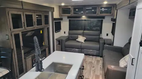Sky River RV - Fresno photo 2