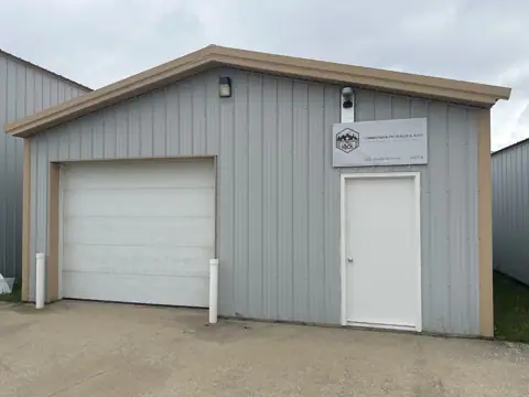 CommonWealth Trailer & Auto photo 3