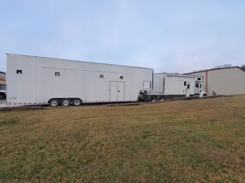 Titan Coach & Body photo 3