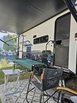 Giant RV - Colton photo 3