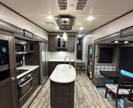 Blue Compass RV Columbia Northeast (Formerly Browns RV Superstore) photo 3
