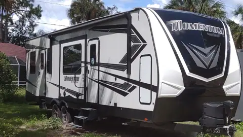 RONIN RV photo 2