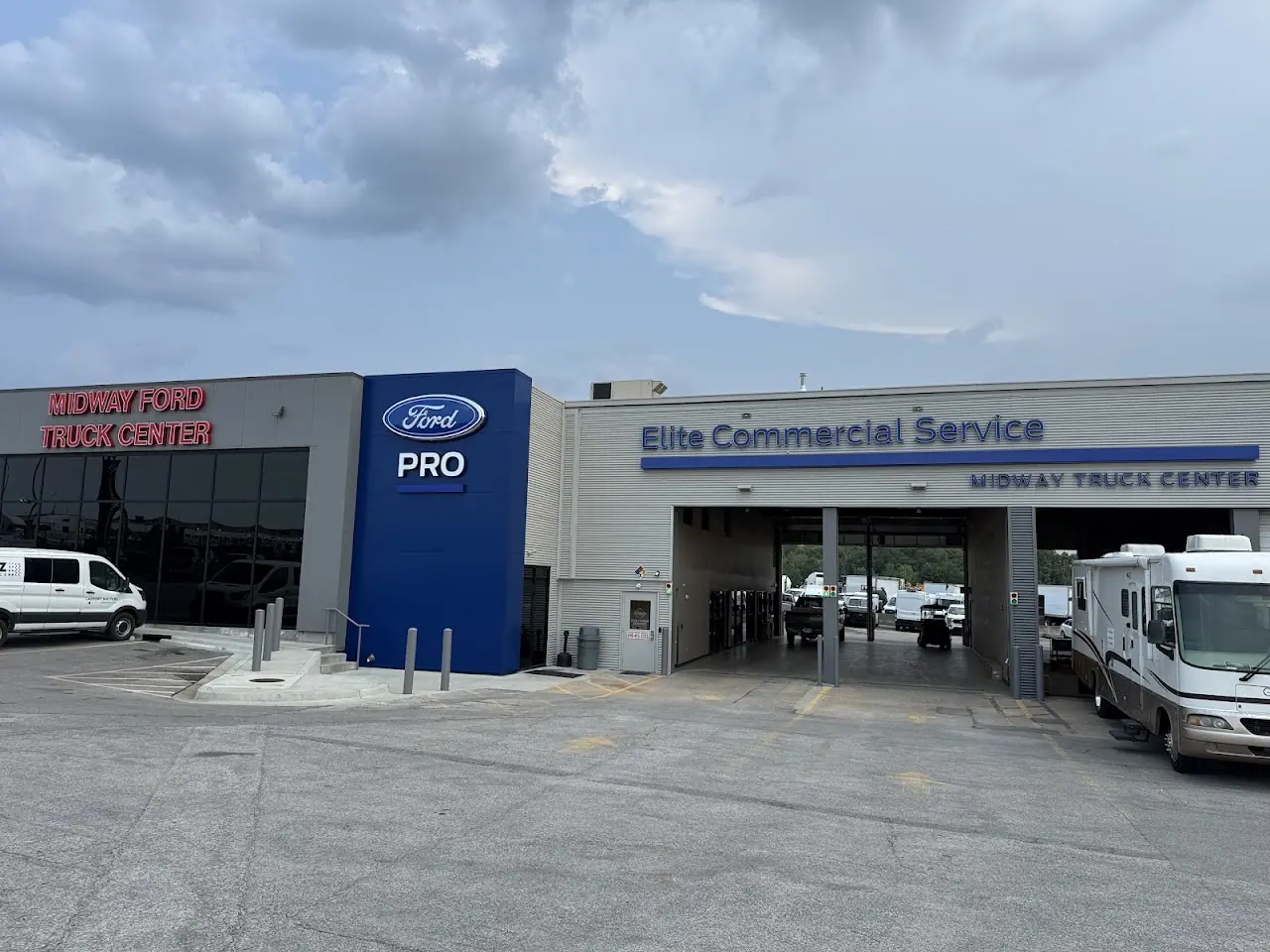 Midway Ford Truck Center, INC Light Truck Service, RV repair in Kansas City