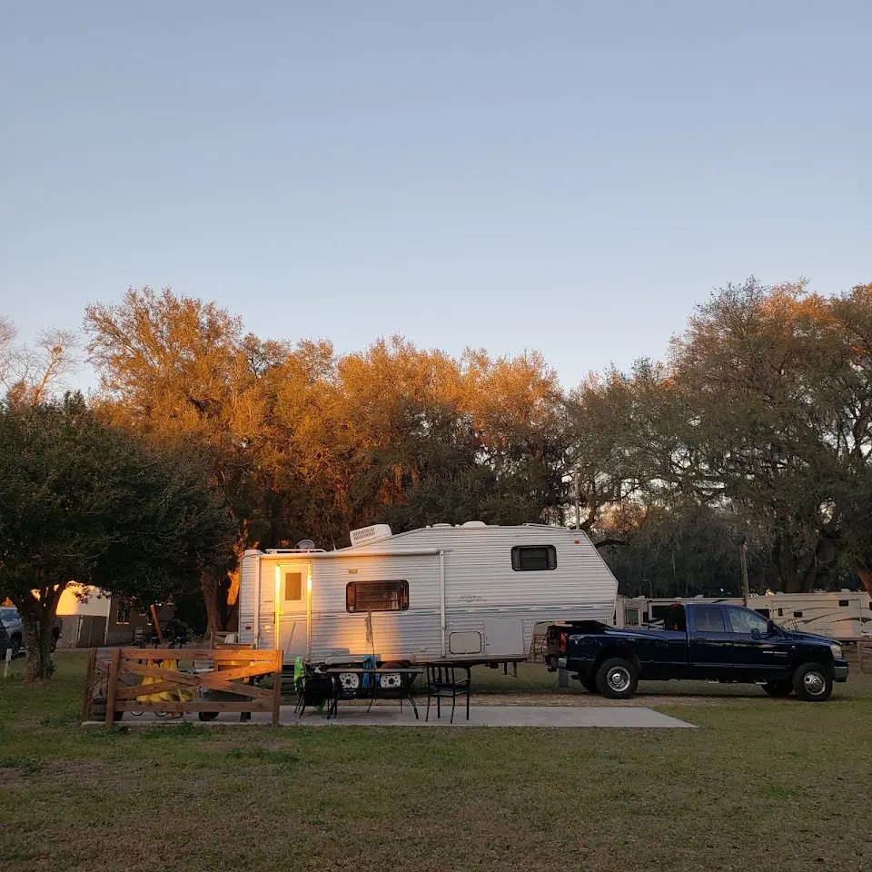Livelys Campers, RV repair in Perry