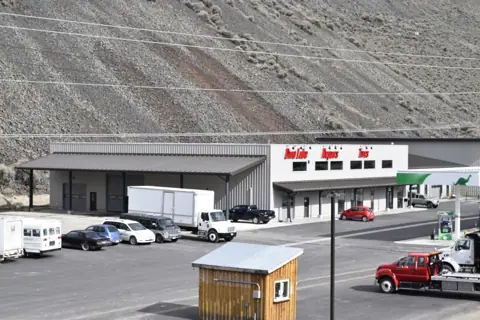 Yellowstone Dino Lube & Repair in Gardiner, MT