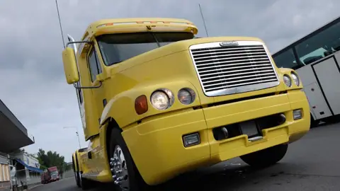 76 Truck Trailer Repairs & Custom Body Shop in Rootstown, OH