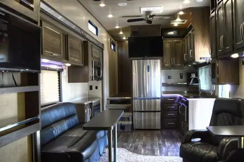 Desert RV Center in Huachuca City, AZ