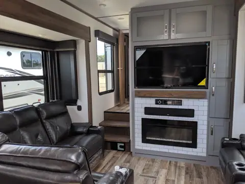 Dads Camper Outlet photo 2