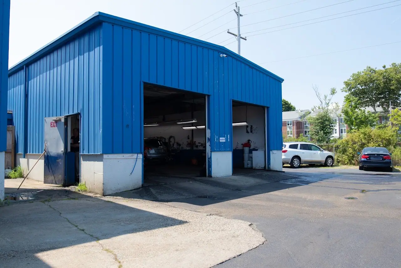 Carl's Collision Center, RV repair in Newport