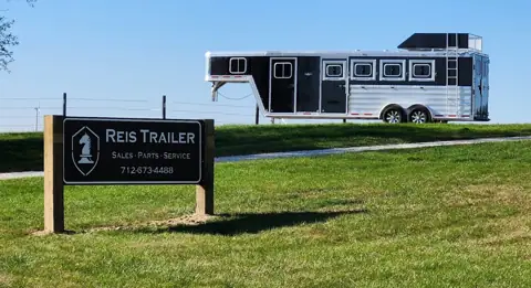 Reis Trailer photo 2