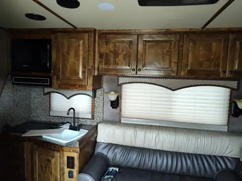 JJ RV And Horse Trailer Repair photo 3