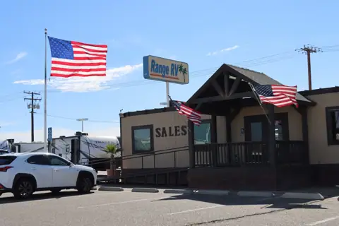 Range RV in Hesperia, CA