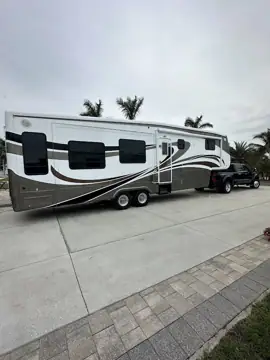 RV Clearcoat Paint & Body photo 3