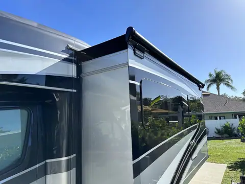 Premier rv photo 3