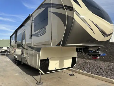 Straight Line RV & Boat photo 3