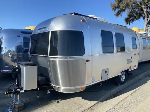 Avalon-RV photo 3