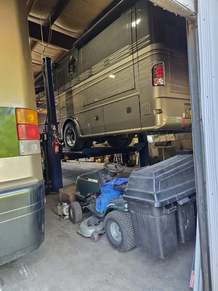 Stuart's RV Leveling & Roofing, RV repair in Elkhart