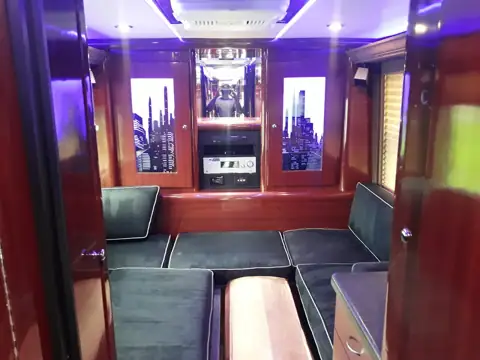 Diamond Luxury Coach photo 3