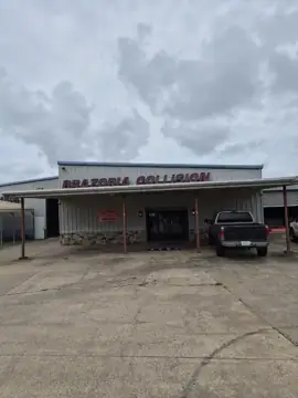 BRAZORIA COLLISION RV REPAIR AND PARTS DEPT photo 3