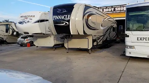 HIGH CLASS BODY SHOP in Tomball, TX