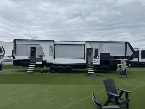 Royal Coach Recreational Sales photo 3