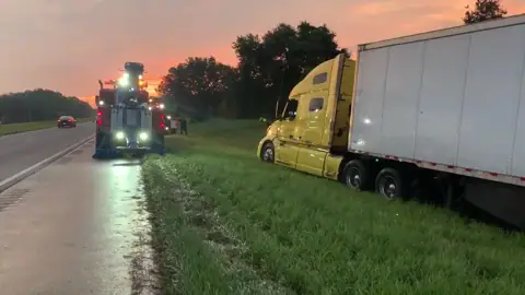 American Towing & Wrecker Service - Mobile Truck Repair - Diesel Repair Shop photo 2
