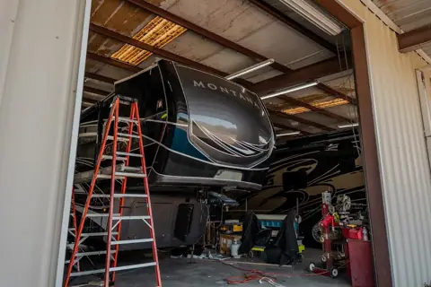 RV Collision photo 3