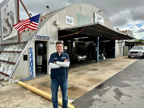 Dave's Garage photo 2